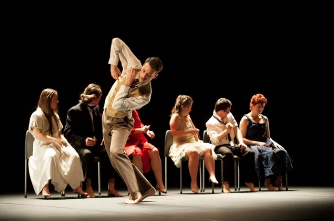 ‘Danza a Escena’ recala este fin de semana en Albacete, Casas Ibáñez, Almansa y Caudete con las obras ‘Mesa para Tr3s’ y ‘El jardín secreto’