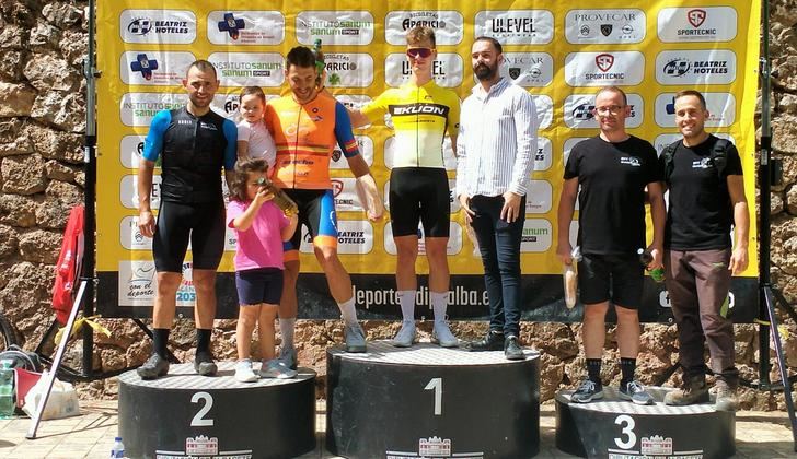 Lucía Navarro y Juan González ganaron la carrera de BTT de Villaverde de Guadalimar