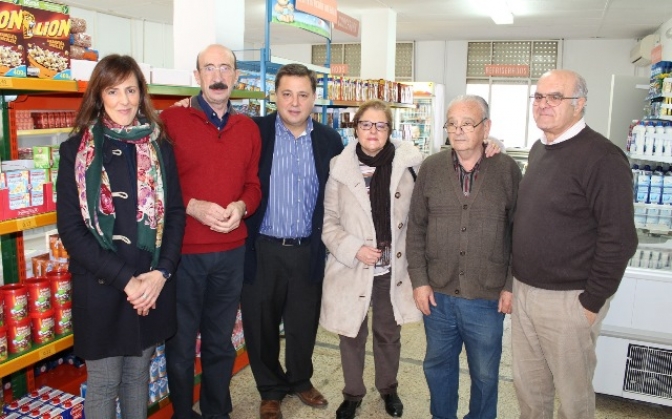 El economato de Cáritas Albacete hace algo más fácil la vida a casi 400 familias
