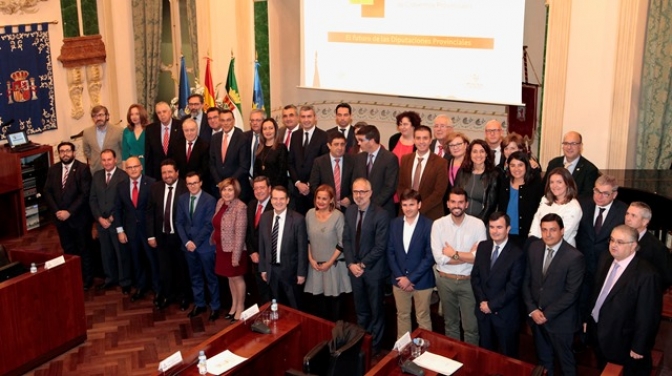 El presidente de la Diputación de Albacete, presente en la conferencia de gobiernos provincial que se celebra en Badajoz