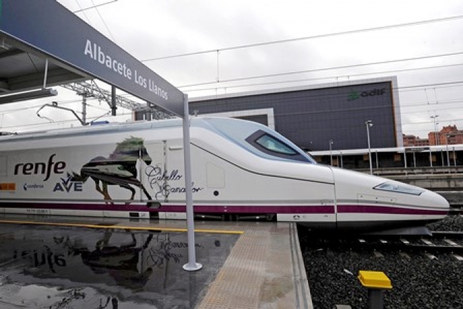 Refuerzan los trenes AVE Madrid-Alicante, con parada en Albacete, con 3.000 plazas más por el Corpus