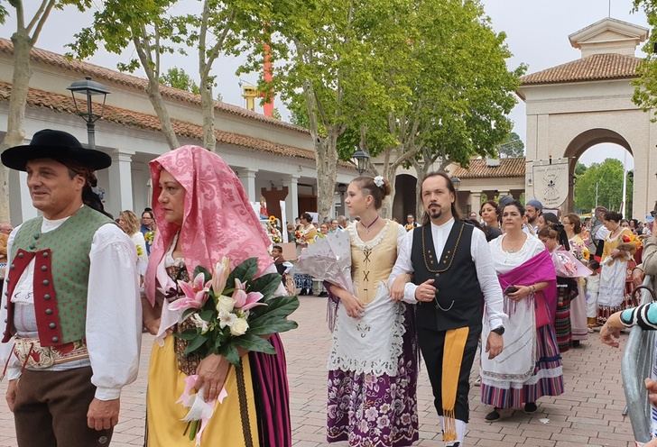 Más de 15.000 personas participan en la ofrenda de flores de la Feria de Albacete