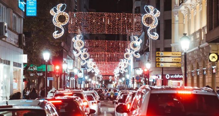 Mas de 30 calles ya lucen en Albacete su iluminación de Navidad