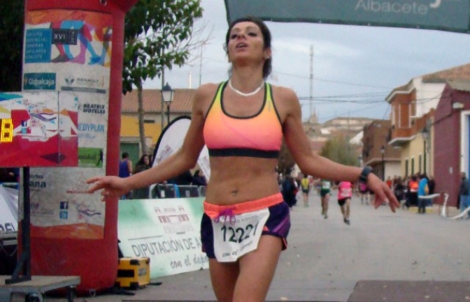 María Elena Ruiz Nieva y Arturo Quijada ganaron la Carrera Popular Laguna de Pétrola