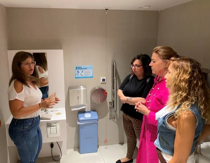 El Ayuntamiento de Albacete instalará un baño adaptado para ostomizados frente a la entrada del Auditorio Municipal