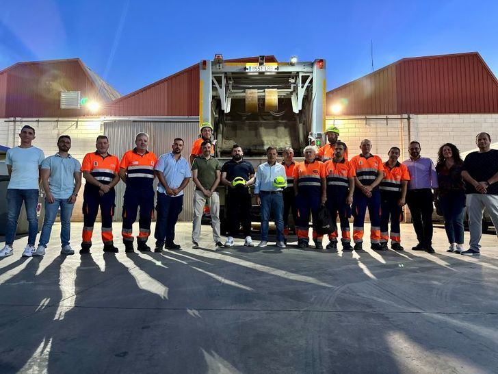 El alcalde de Albacete, pone en valor la mejora de equipamientos para los trabajadores de la recogida de residuos sólidos urbanos