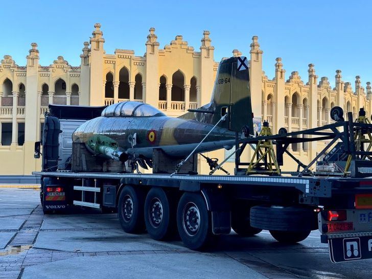 Ya han llegado a la explanada de la Plaza de Toros de Albacete los aviones que formarán parte de una gran exposición con motivo de la Feria