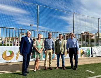 Manuel Serrano, alcalde de Albacete, felicita a los participantes en el Campeonato de Futbol 7 Inclusivo porque