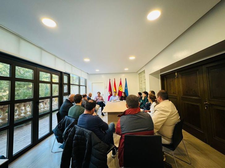 El alcalde de Albacete y trabajadores de zonas verdes acuerdan mejorar condiciones laborales