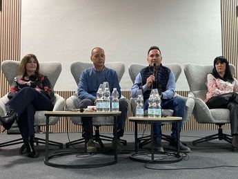 IES Andrés de Vandelvira celebra charla sobre cáncer infanto-juvenil con la participación del concejal de Educación