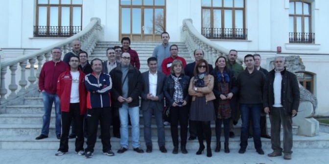 El PSOE muestra su apoyo a los trabajadores encerrados del parque móvil de la Junta