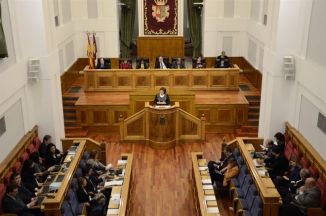 Las Cortes De Castilla La Mancha Piden A La Junta Que Los Interinos Cobren Verano Y Se Recupere