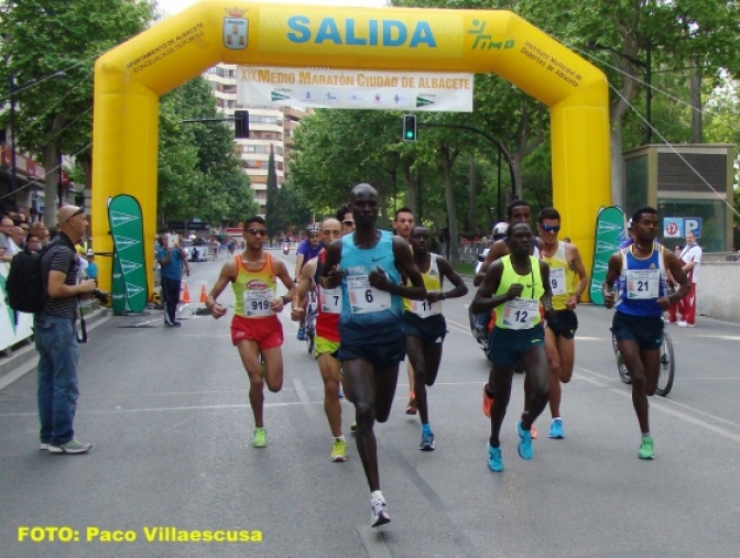 El keniano Titus Mbishei y Elena María Espeso vencieron en el XIX Medio Maratón de Albacete