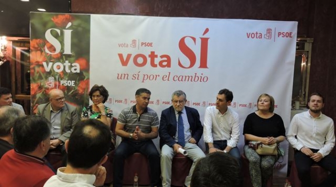 El PSOE de Albacete centra su día de campaña en la educación y cuenta con el consejero Ángel Felpeto