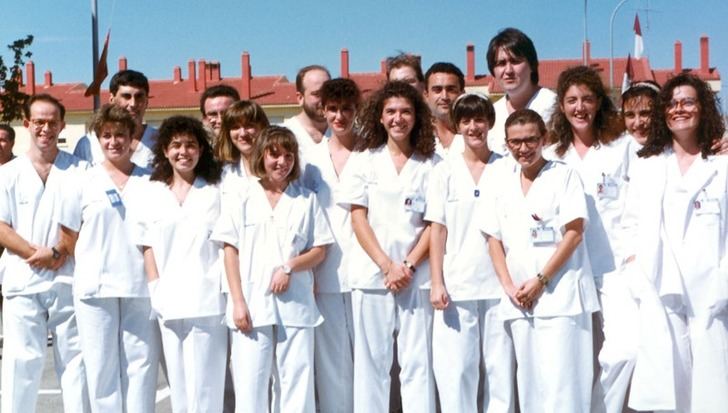 Profesionales del Hospital de Hellín tras su inauguración en 1990
