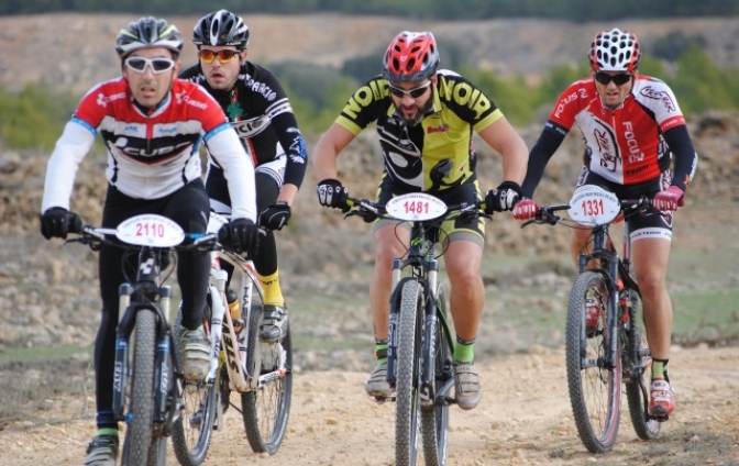 Triunfo de Yago Sardina y Nieves Giménez en la carrera de BTT de Bonete