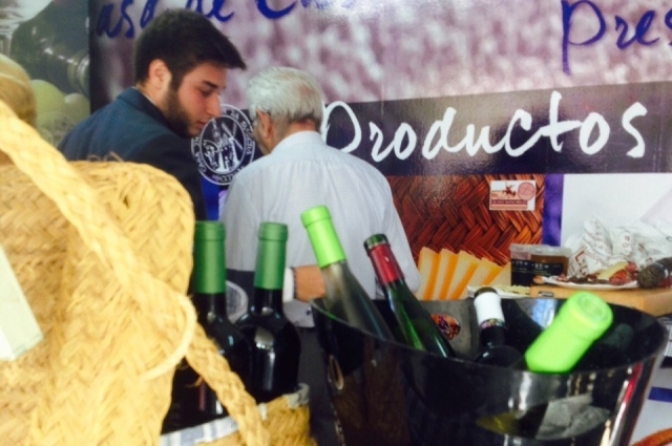 Los vinos de la Denominación de Origen Manchuela se promocionan en el VIII Encuentro de Casas Regionales de Sevilla