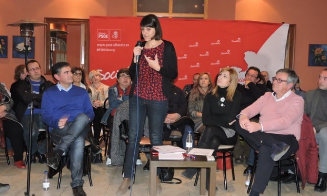El PSOE celebra en Hellín una intensa asamblea abierta con la secretaria federal María González Veracruz