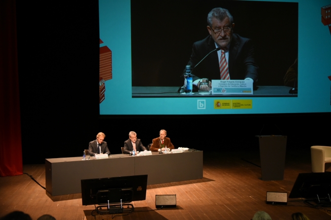 El consejero de Educación de Castilla-La Mancha defiende una evaluación del sistema educativo distinta a reválidas