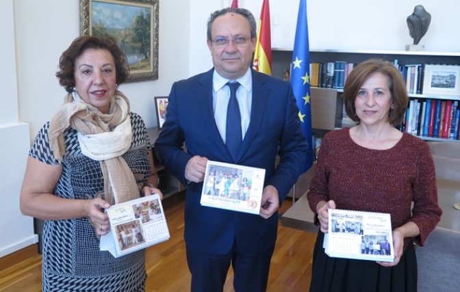 La Junta edita 500 ejemplares del calendario solidario 2017 de la Asociación de Familias de Niños con Cáncer de Castilla-La Mancha