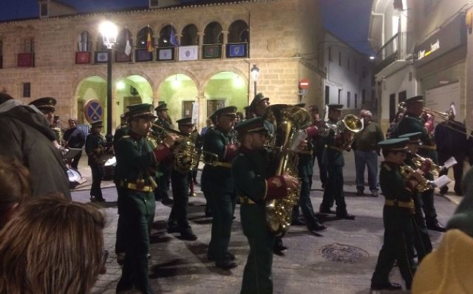 La procesión de la Virgen de los Dolores inició la Semana Santa en El Bonillo, que el sábado tiene el certamen de bandas