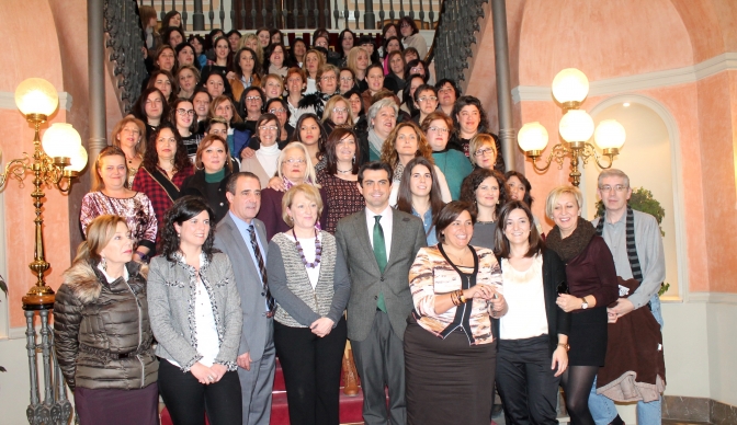 Entrega de diplomas del curso de formación en atención socio-sanitaria a personas dependientes