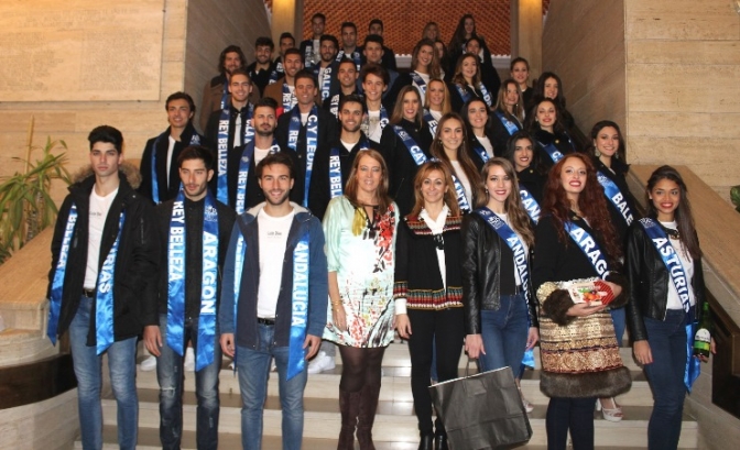 Recepción en el Ayuntamiento de Albacete a los participantes en el certamen Rey y Reina de la Belleza de España