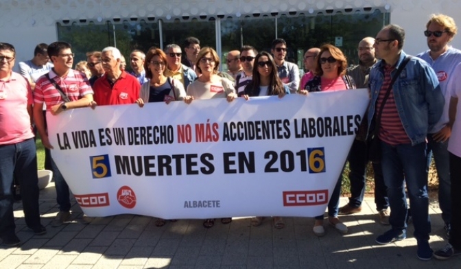 Concentración sindical en Albacete tras la muerte de un trabajador de la construcción en Villarrobledo