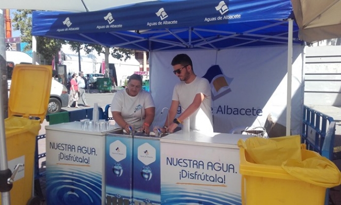 Aguas de Albacete hace balance positivo de la Feria repartiendo 80.000 vasos de agua