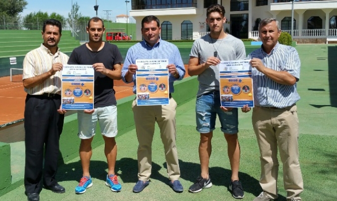 La presentación del II Circuito Juvenil de Tenis Asisa Albacete contó con la presencia de César Díaz, jugador del Alba