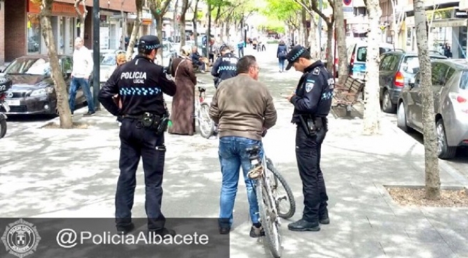 Ganemos Albacete está en contra de que las multas sean la única solución para evitar que los ciclistas vayan por las aceras