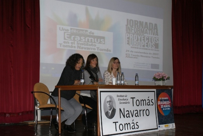 María Gil asiste a las jornadas informativas sobre proyectos europeos en el IES Tomás Navarro