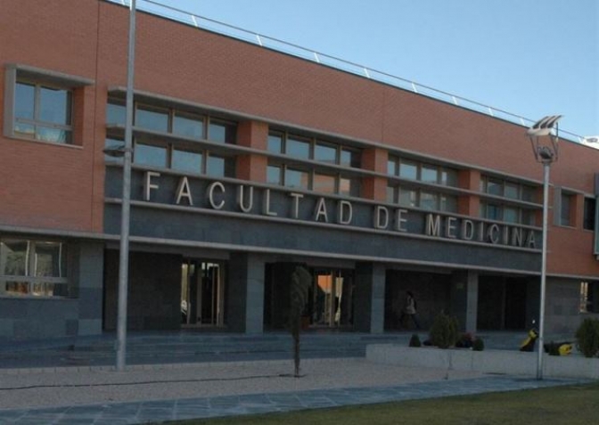 C-LM reconoce la contribución social de las Facultades de Medicina de Albacete y Ciudad Real