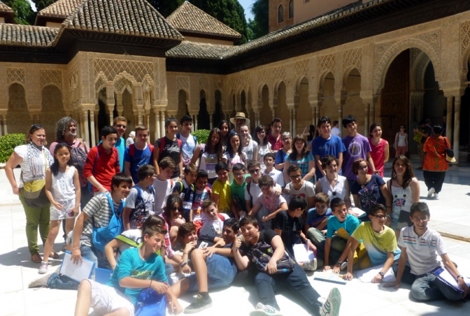 Los alumnos del programa Estalmat ‘reconstruyen’ los mosaicos de la Alhambra