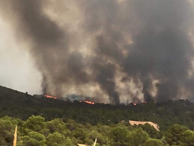 Continúa activo y sin control el incendio de Liétor que ha quemado más de 500 hectáreas y que pudo iniciarse por un rayo