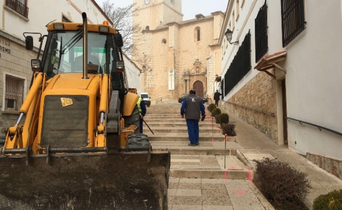 Comienzan en La Roda las obras en la escalinata de la Iglesia del Salvador