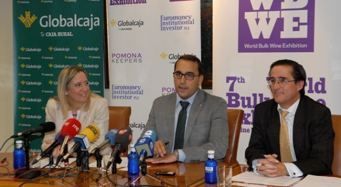 Presentada en la sede de Globalcaja la VII edición de la WBWE, en la que participan medio centenar de bodegas y cooperativas de C-LM