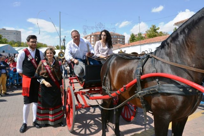 Caballos, premios ecuestres, vaquillas, carpas, redondeles, paseo y gente, mucha gente, en la Feria de Albacete