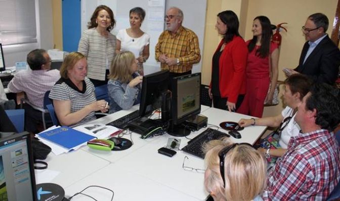 Arranca el programa de alfabetización digital en centros de mayores impulsado por la Junta de Castilla-La Mancha