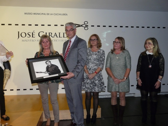 El maestro artesano cuchillero albaceteño  José Giraldo recibe un sentido homenaje organizado por el Museo Municipal de la Cuchillería