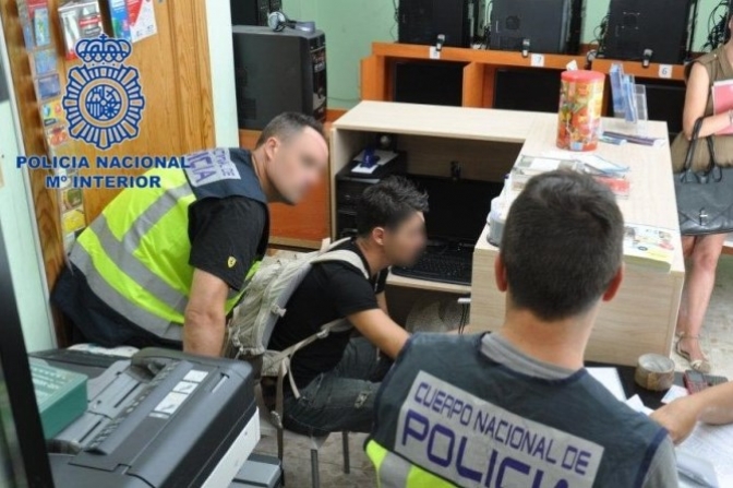 Dos detenidos en Albacete por robar el dinero que enviaban otras personas desde sus locutorios