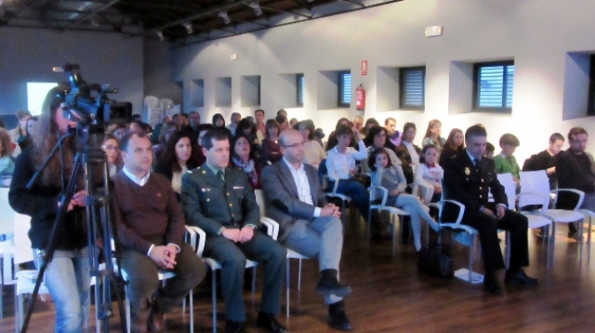 La seguridad en los centros escolares, motivo de una charla en Villarrobledo para padres y alumnos