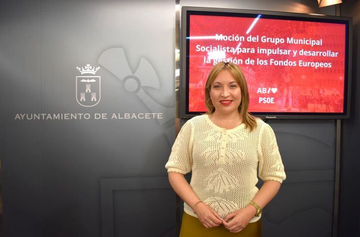 Amparo Torres recuerda que Manuel Serrano lleva un año de alcalde y no ha conseguido “ni un solo euro de Europa”