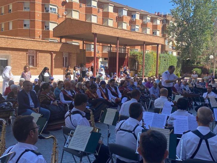 El concierto de la Banda de Música en la Residencia San Antón es “un justo homenaje a nuestros mayores”