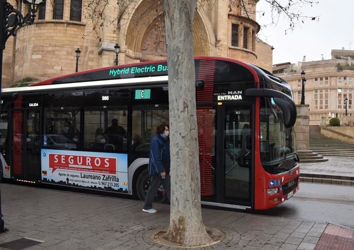 El servicio de transporte urbano de Albacete recibe el certificado que reconoce su accesibilidad universal
