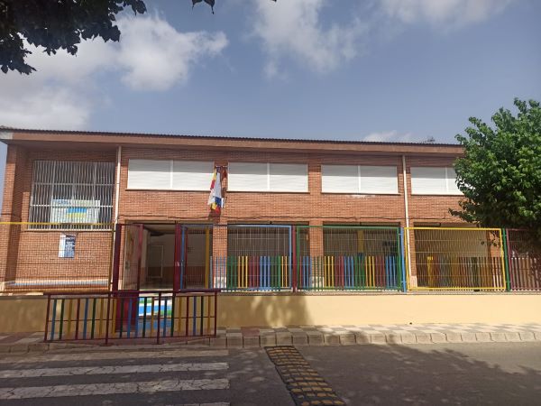 El alcalde de Corral Rubio incrementa hasta los 400 euros las ayudas para las familias con alumnos en edad escolar
