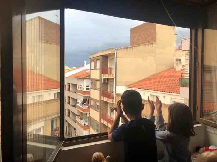 El Ayuntamiento de Albacete convoca el certamen de fotografía “Aplausos desde mi ventana”