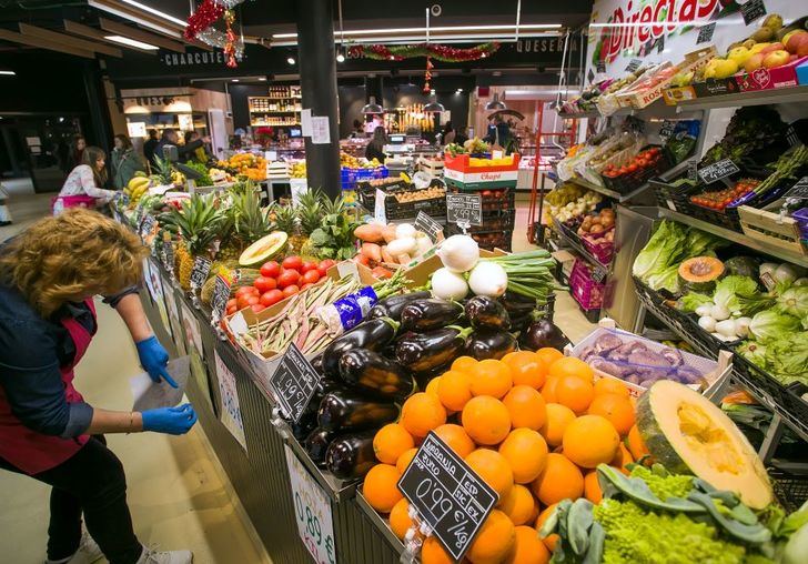 Facua avisa de que los alimentos afectados por la bajada del IVA no pueden subir precios en al menos 4 meses