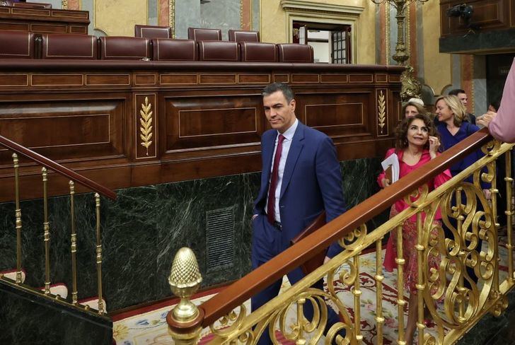 Sánchez anuncia que continuará al frente del Gobierno y pide a la 'mayoría social' que se 'movilice'