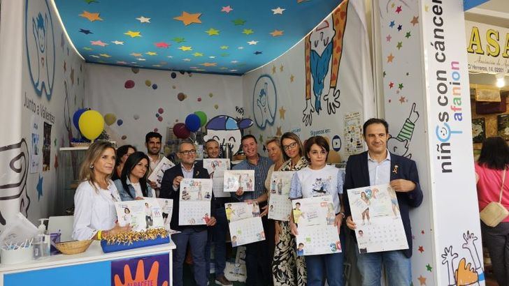 Cabañero y Juan García presentan en la Feria de Albacete el calendario solidario 2025 de AFANION